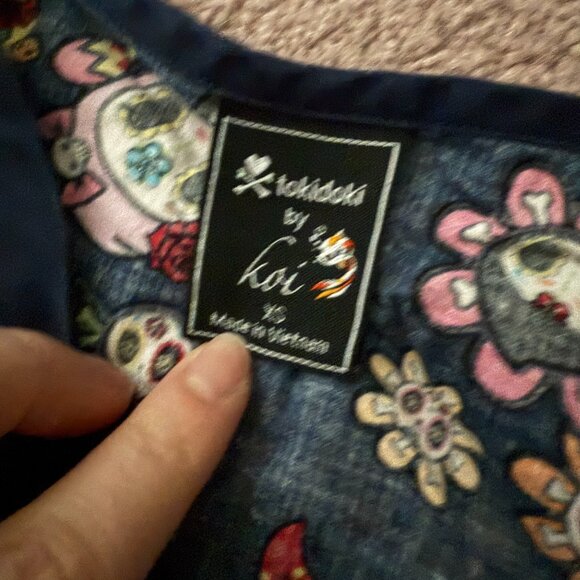 Tokidoki by Koi scrub top extra small xs - Picture 3 of 3